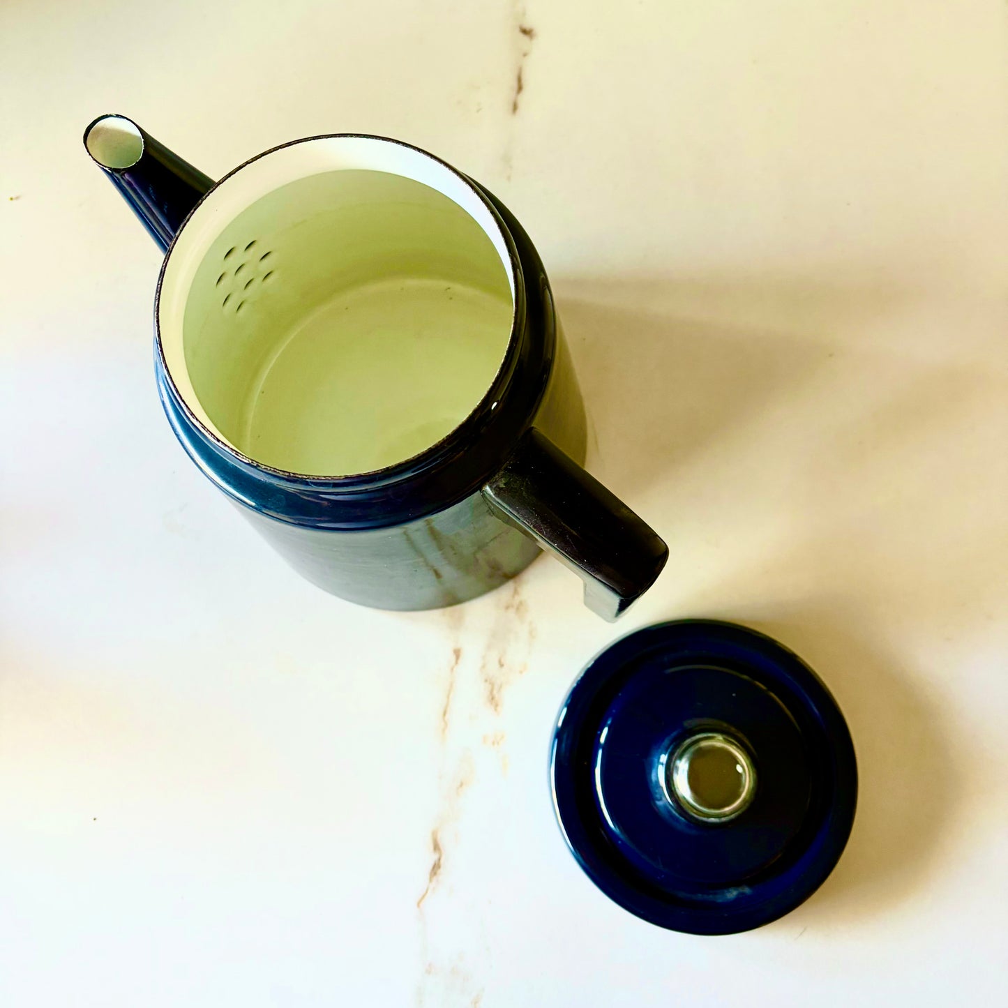 Deep blue pehtoori coffee pot by Antti Nurmesniemi for Wärtsilä-Finel