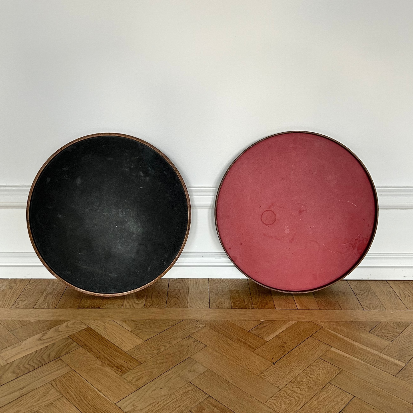 Serving trays in black and red by Hans Bolling for Torben Orskov