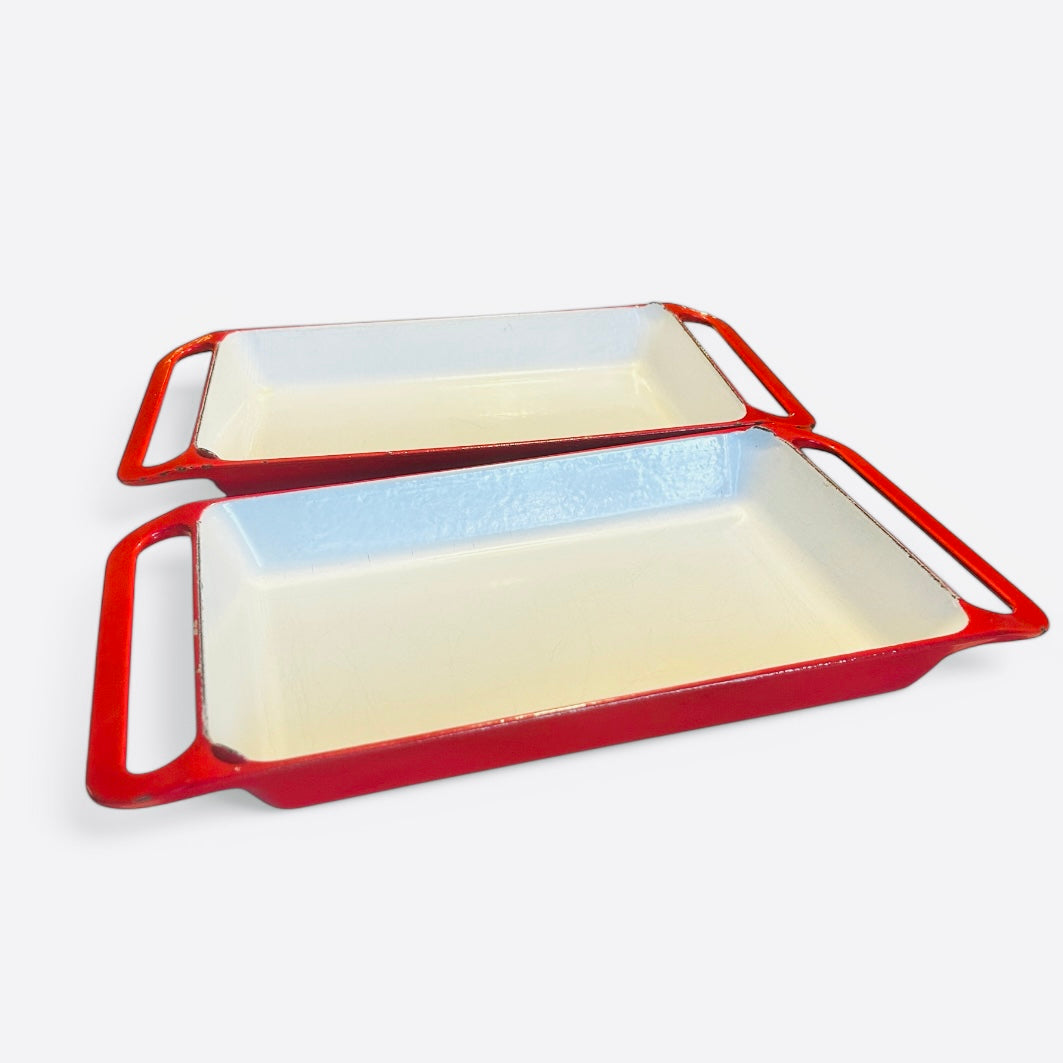 Red enamel oven pan #4518 by Timo Sarpaneva for Rosenlew
