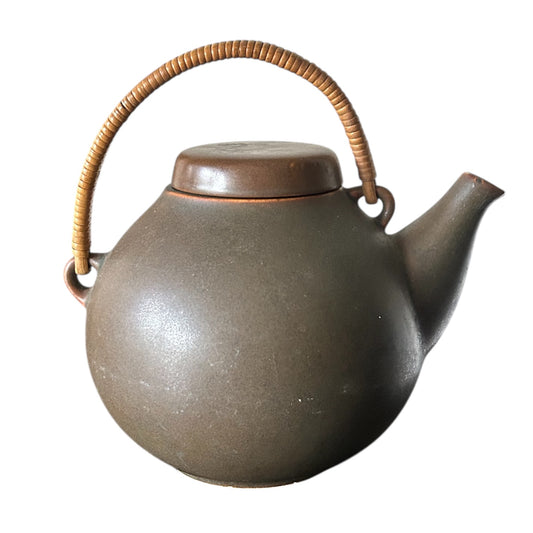 Large Finnish 1950s stoneware teapot by Ulla Procopé for Arabia