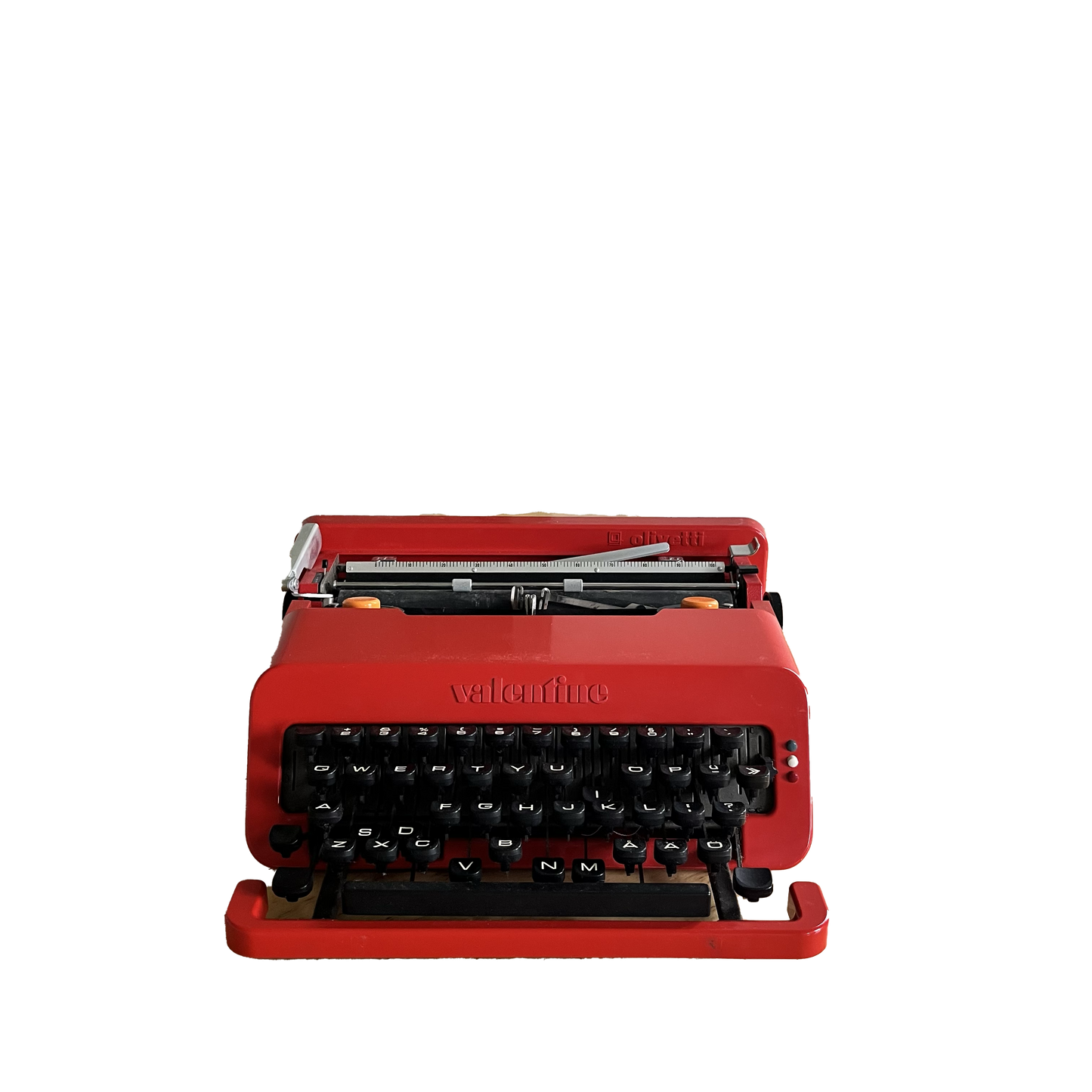 Olivetti Valentine typing machine – by Ettore Sottsass