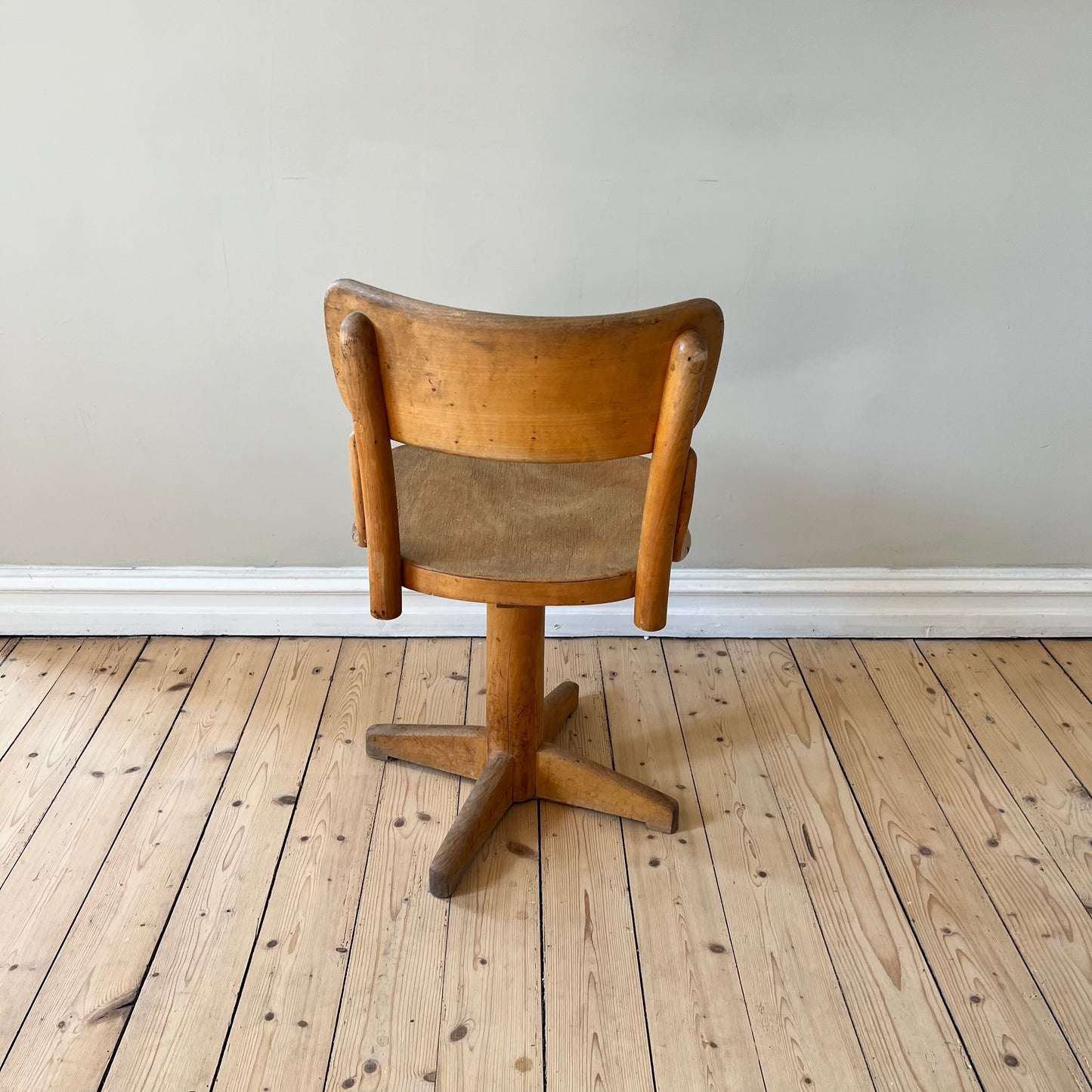 Iconic Magnus Stephensen swivel chair – 1930s