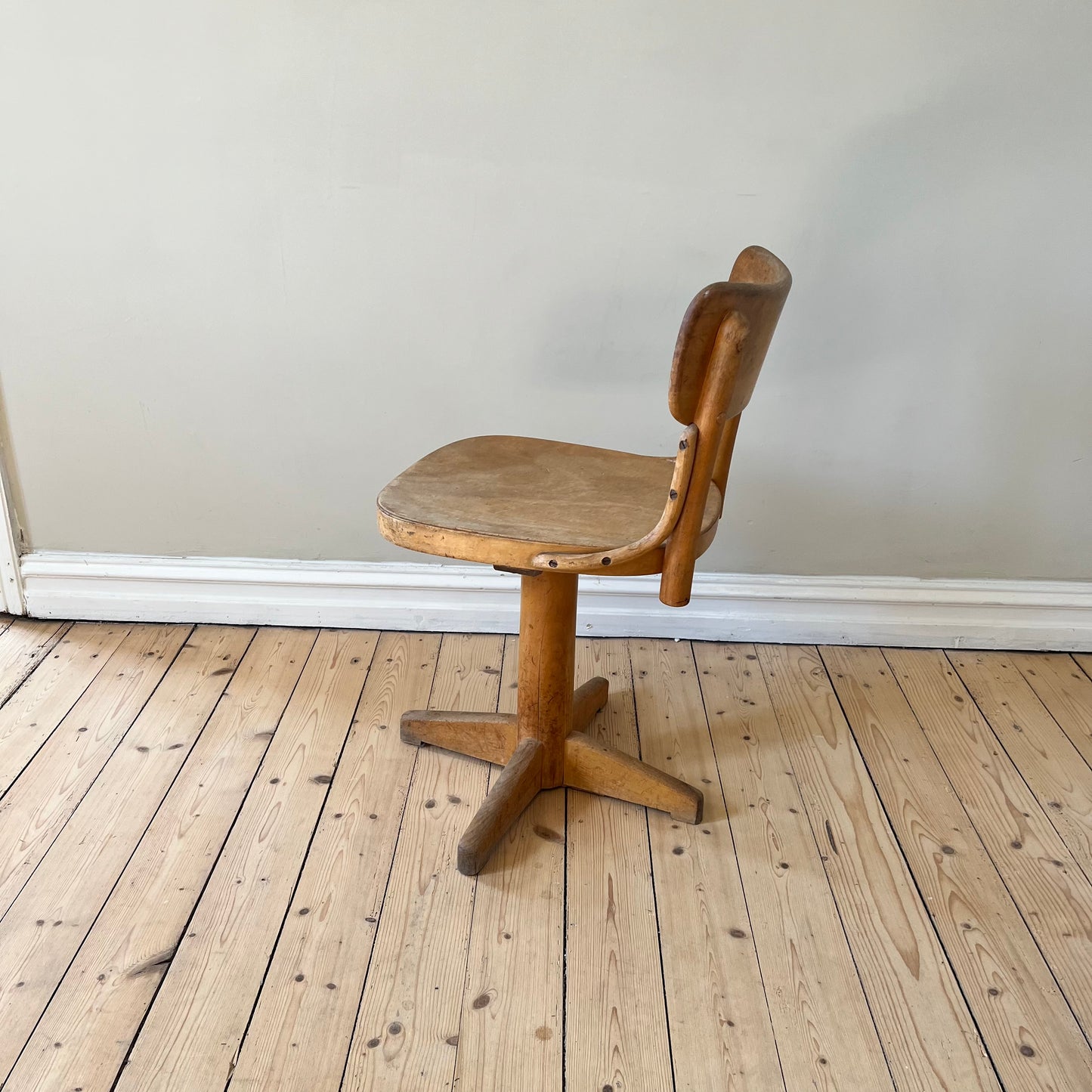 Iconic Magnus Stephensen swivel chair – 1930s