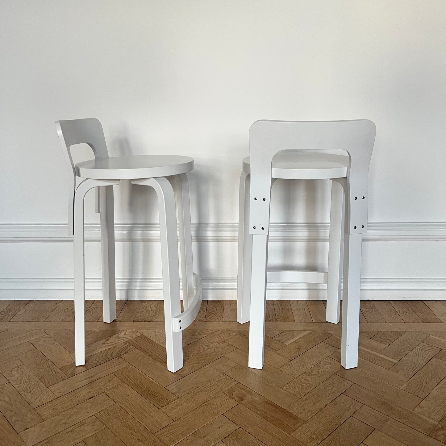 Bar stool K65, lacquered in white, by Alvar Aalto for Artek