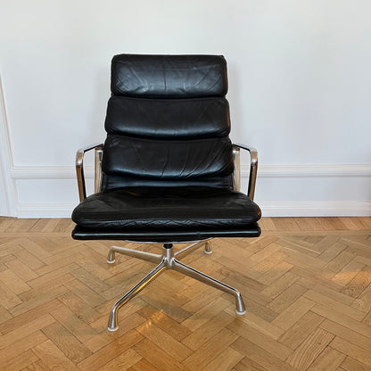 Office chair EA216, soft pad by Ray and Charles Eames for Herman Miller