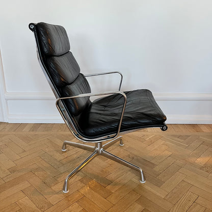 Office chair EA216, soft pad by Ray and Charles Eames for Herman Miller