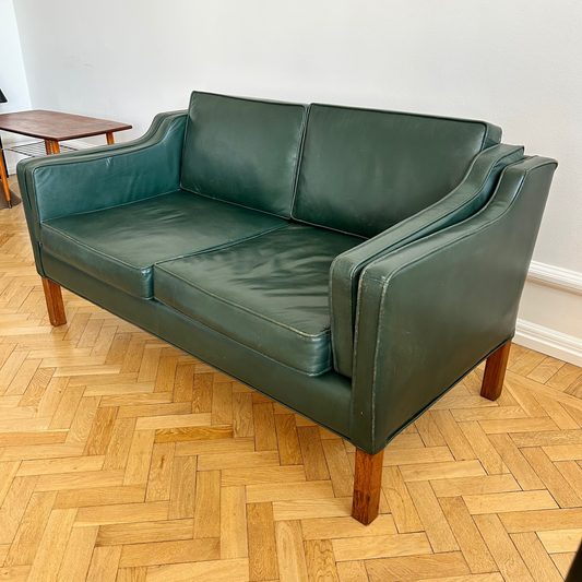 Danish green leather sofa in the style of Børge Mogensen from the 1960s