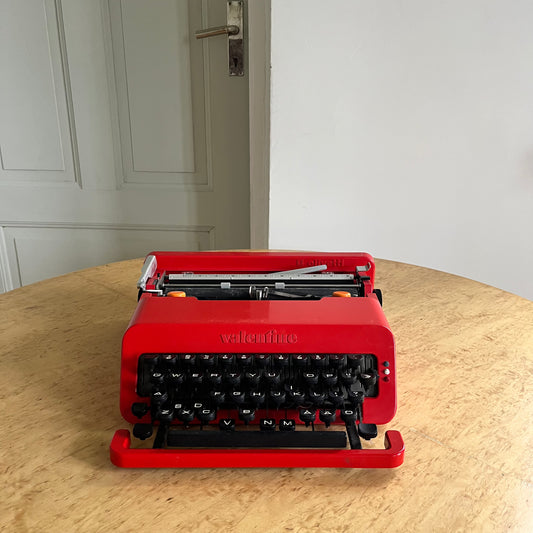 Olivetti Valentine typing machine – by Ettore Sottsass