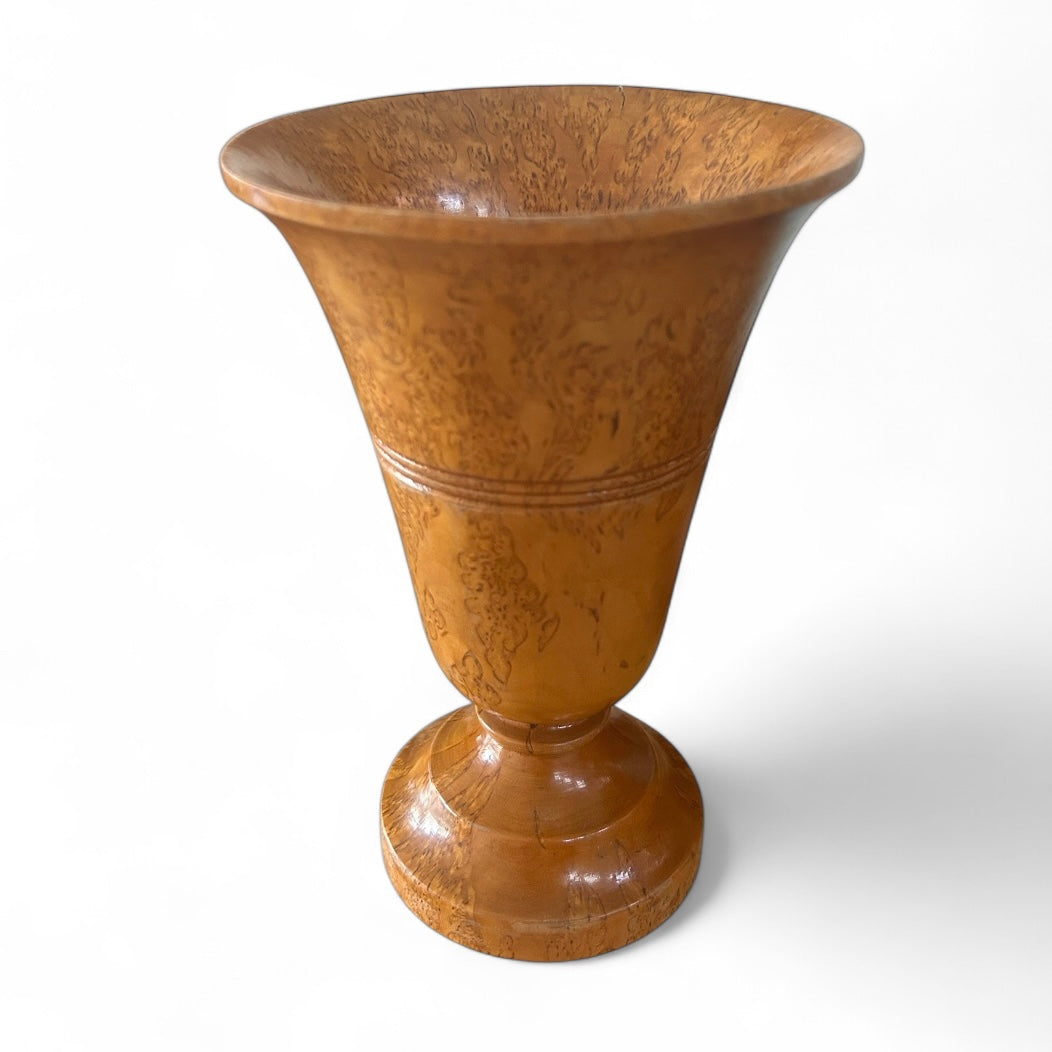 Curly birch cup from 1947